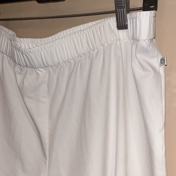 Chicos Energy capri gathered mid length pants size 2 white - Picture 3 of 6